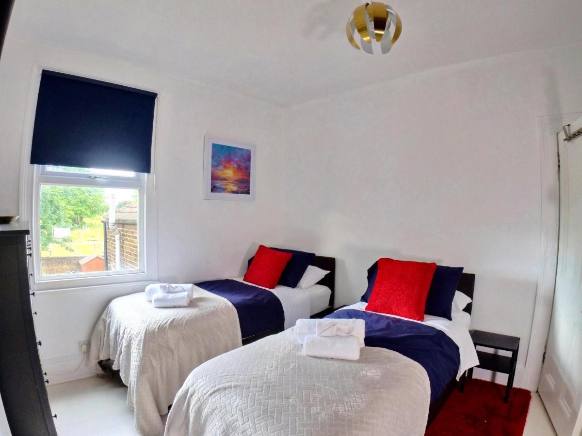 Lovely Large London Apartment Near Stratford Exterior photo